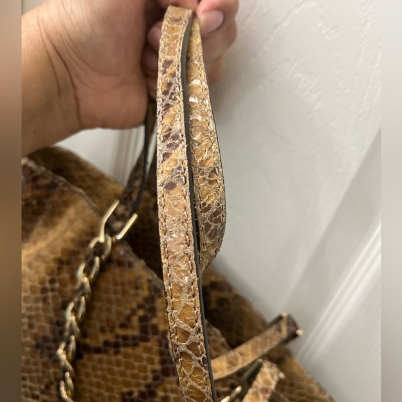 Michael Kors Harper
Sand Snake Leather Large
Tote Bag - Picture 4 of 13